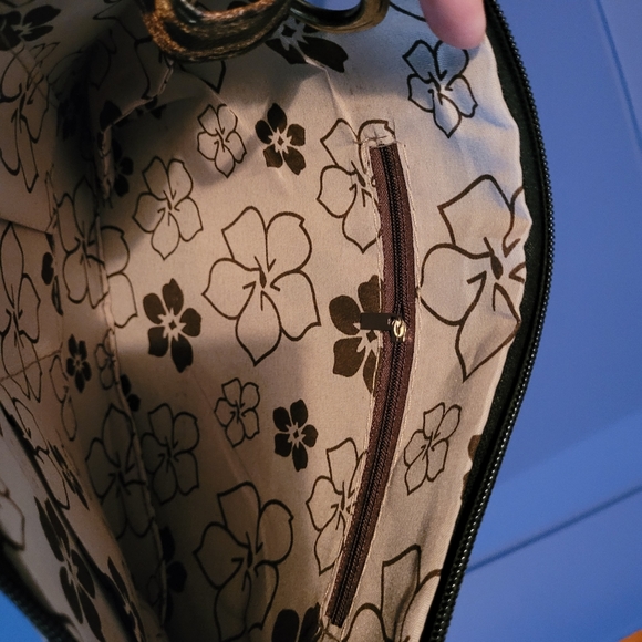 New pouch/ Wristlet - Picture 2 of 5